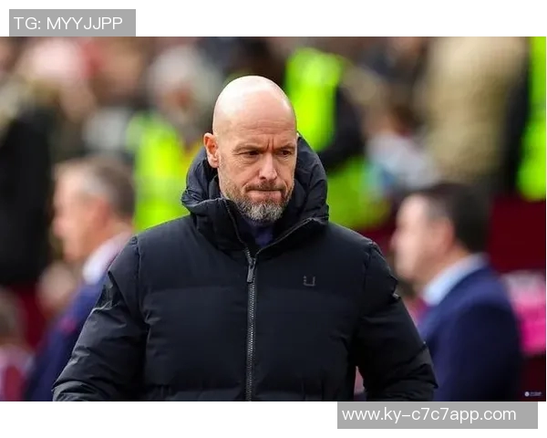 曼联赛季中期再次解雇主帅滕哈赫时机引发热议与争论